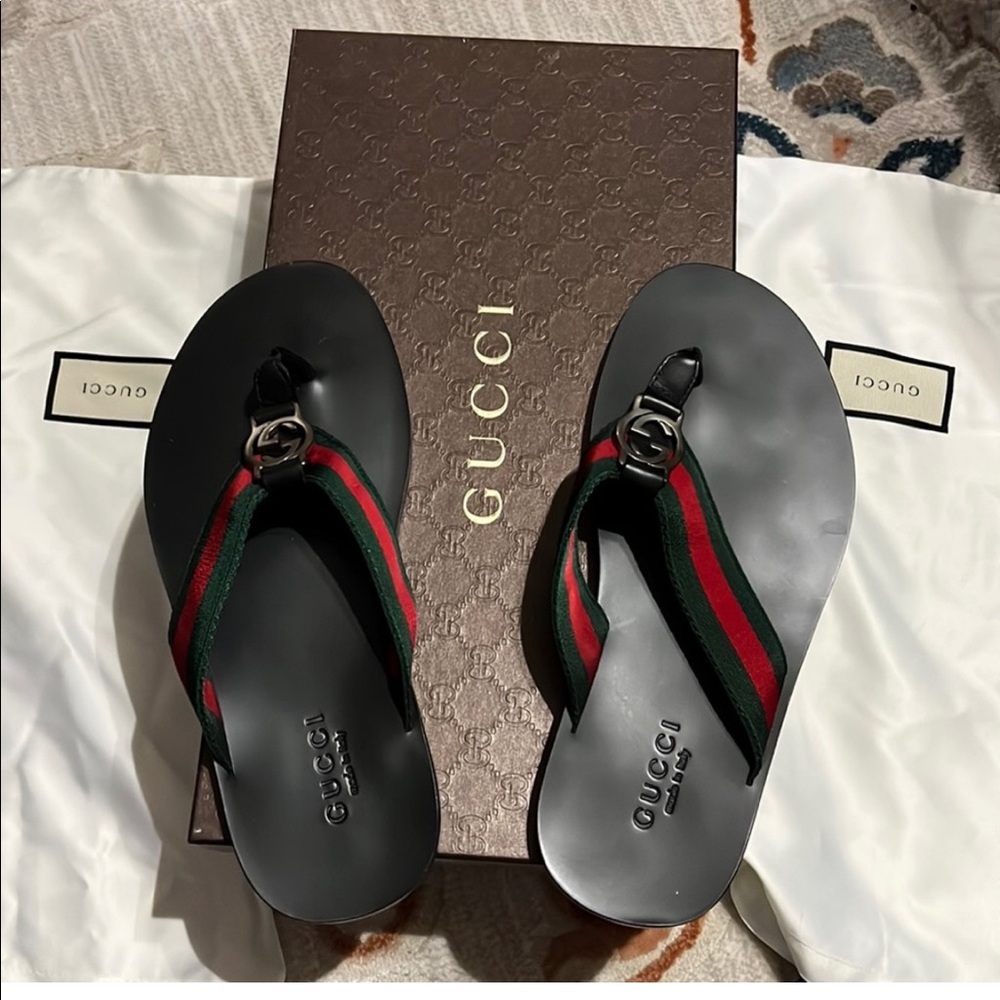 Authentic Gucci Web Strap Thong
Sandals FlipFlops Flip Flops Size 7 USA
Size 8.5
